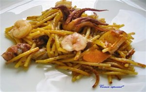 Fideuá De Gambas Y Calamares