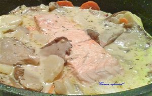 Salmón Con Setas Y Patatas En Salsa De Crema De Soja