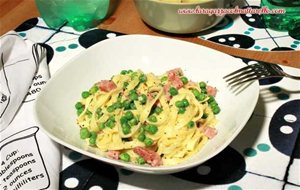 Tagliatelle Con Crema De Leche, Jamón De York Y Guisantes