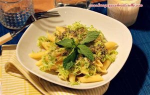 Ensalada De Pasta Con Calabacín Y Pesto De Cacahuetes Y Menta