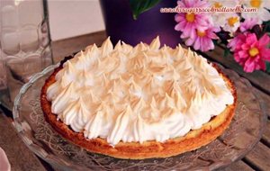 Crostata De Limón Cubierta De Merengue Italiano