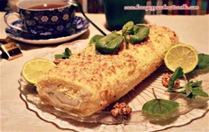 Brazo De Gitano Con Crema De Mascarpone, Albahaca Y Miel, Cubierto Con Glasa De Lima Y Nueces