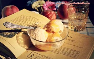 Helado De Melocotón Y Gorgonzola Con Trocitos De Almendrado