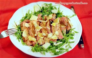 Tagliata De Ternera Con Rúcula, Parmesano Y Vinagre Balsámico De Modena