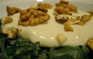 Espinacas Con Crema De Gorgonzolla Y Nueces
