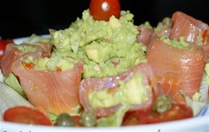 Ensalada Con Rollitos De Salmón Y Guacamole
