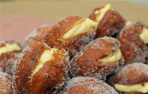 Bolas De Fraile Rellenas De Crema Pastelera
