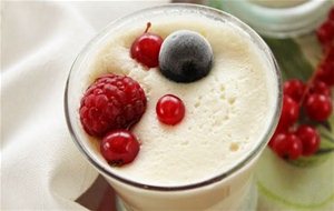 Chupito De Chocolate Blanco Con Frutos Rojos
