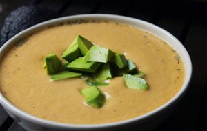 Gazpacho De Tomates Verdes Y Aguacate
