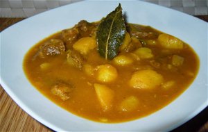 Carne Guisada Con Patatas Al Vapor
