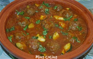 Tajín De Kefta Con Tomate Y Calabacín
