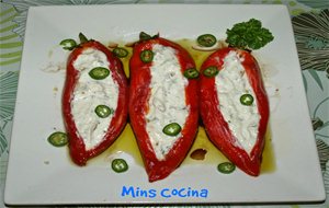 Pimientos Rellenos Con Crema De Ricotta Y Piñones
