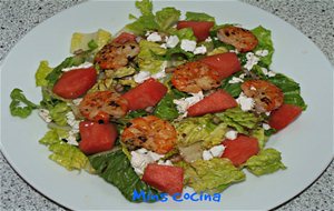 Ensalada De Sandía, Queso De Cabra Y Gambones A La Parrilla Con Vinagreta Balsámica
