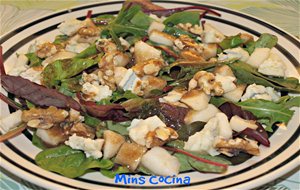 Ensalada Otoñal De Pera, Gorgonzola Y Nueces
