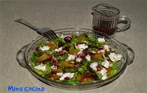 Ensalada De Remolacha Dorada Y Queso De Cabra Con Vinagreta De Frambuesa
