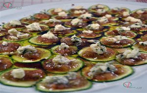 
montaditos De Roquefort Sobre Calabacín
