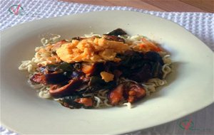 
pasta Oriental Con Shiitake, Acelgas Y Queso Crema Vegano
