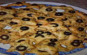 Pastas De Parmesano Y Aceitunas Negras
