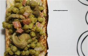 Tosta De Guisantes Con Champiñón Y Taquitos De jamón