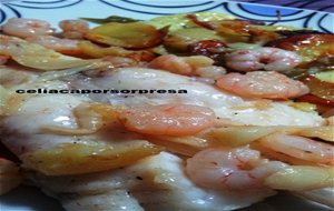 Rape Al Horno Acompañado De Patatas Panaderas Y Gambas Al ajillo