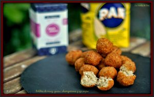 
bolitas De Maíz, Queso, Champiñones Y Ajo Negro.
