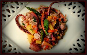 
ensalada De Atún Fresco, Rejos Y Vegetales.
