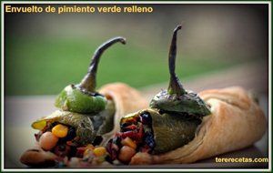 
envuelto De Pimientos Verdes Rellenos.
