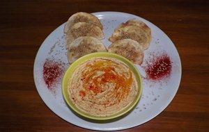 
hummus (crema De Garbanzos) Y Pan Pita Con Semillas.
