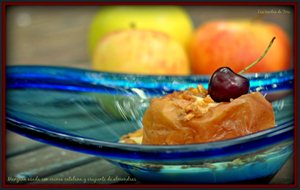 
manzanas Asadas Con Crema Catalana Y Crujiente De Almendras.
