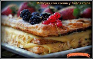 
milhojas De Crema Y Frutos Rojos.
