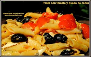 
pasta Con Tomates Cherry Y Queso De Cabra.
