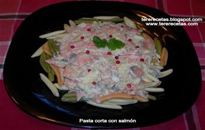 
pasta Corta Con Salmón Ahumado.
