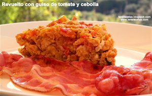 
revuelto De Guiso De Tomate Y Cebolla.
