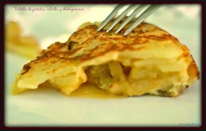 
tortilla De Patatas, Cebolla Y Champiñones.
