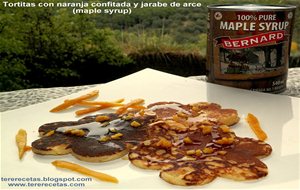 
tortitas Con Naranja Confitada Y Jarabe De Arce (maple Syrup).
