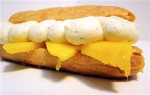 Eclairs Caribeños: Mascarpone A La Vainilla, Curd De Maracuya Y Mango
