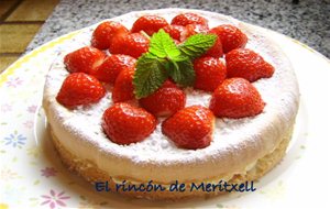 Bizcocho Genovés Relleno De Nata Y Fresas
