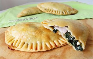 Empanadillas De Espinacas Con Queso Y Jamón De York. Masa Casera Y Al Horno