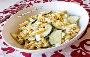 Ensalada De Pasta Con Yogur, Calabacín Y Queso De Cabra