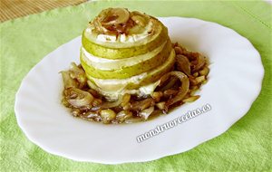 Aperitivo De Manzana Y Queso De Cabra Con Cebolla Caramelizada