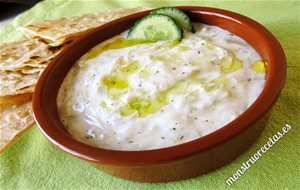 Tzatziki O Salsiki, Salsa Griega De Yogur Y Pepino