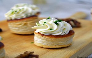 Volovanes De Mousse De Queso De Cabra Y Manzana
