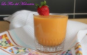 Smoothie De Fresa, Platano Y Naranja Valenciana
