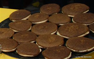 Whoopies De Chocolate Y Calabaza Rellenos De Frosting De Queso Y Calabaza
