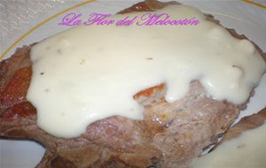 Carne Magra Con Salsa De Queso
