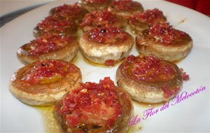 Champiñones Rellenos De Mi-cuit Y Virutas De Jamón
