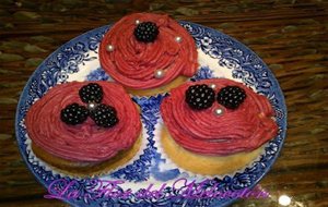 Cupcakes De Vainilla Y Mora Con Buttercream De Moras
