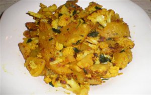 Aloo Gobi (curry De Patatas Y Coliflor)