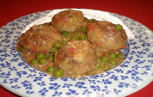 Albóndigas De Merluza Con Guisantes