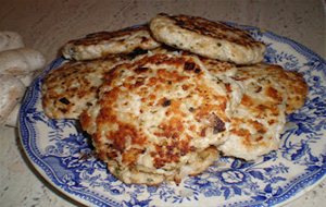 Hamburguesas De Pollo Con Salsa De Champiñones